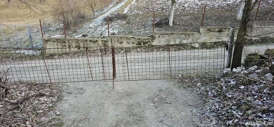Teren de 4300 mp, în Cornereva