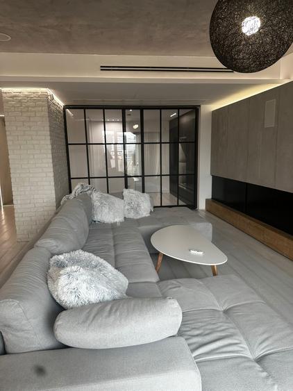 Penthouse cu 5 camere decomandat în Herăstrău