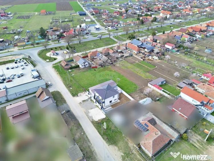 Casă cu 5 camere cu Teren 382 Mp în Zimandcuz