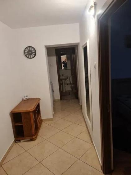 Apartament cu 2 camere decomandat în Podu Roș
