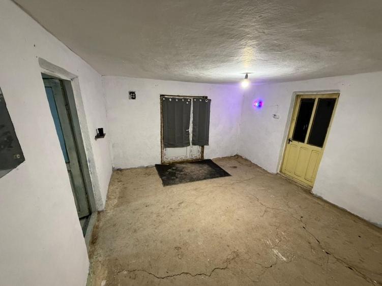 Casă cu 4 camere în Scorțaru Vechi