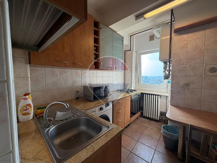 Apartament cu 3 camere semidecomandat, mobilat în Națiunile Unite