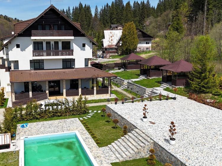 Casă individuală cu 14 camere cu Piscina în Predeal