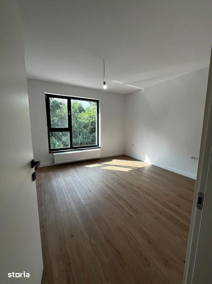 Casă cu 5 camere cu Teren 242 Mp în Mogoșoaia