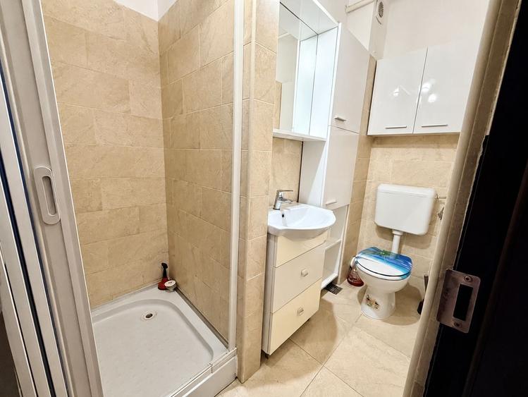 Apartament cu 3 camere în Cetate