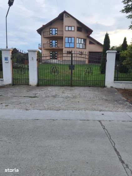 Casă cu Teren 1700 Mp în Mitocu Dragomirnei