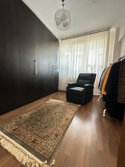 Apartament cu 3 camere semidecomandat în Ștefan cel Mare