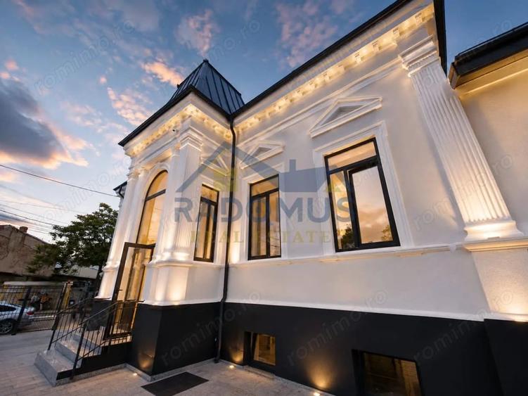 Casă cu 10 camere cu Teren 232 Mp în Ultracentral