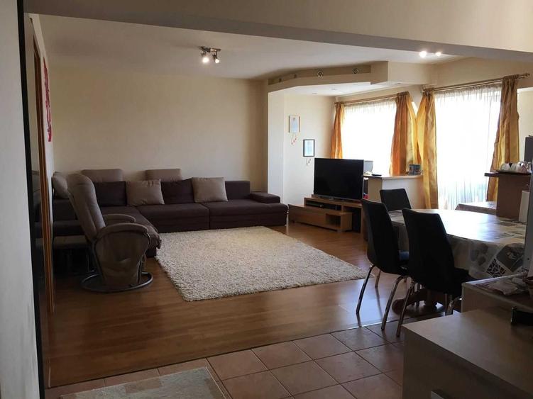 Apartament cu 4 camere decomandat în Simion Bărnuțiu