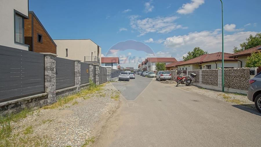 Casă individuală cu 4 camere cu Teren 387 Mp în Stupini