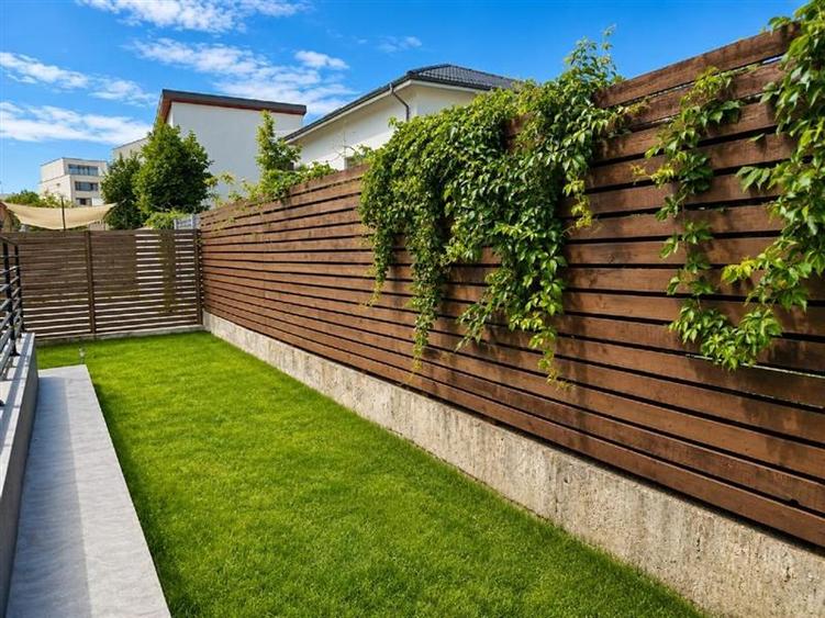 Apartament cu 3 camere decomandat în Titan