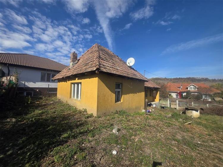 Casă cu 2 camere cu Teren 400 Mp în Voiniceni