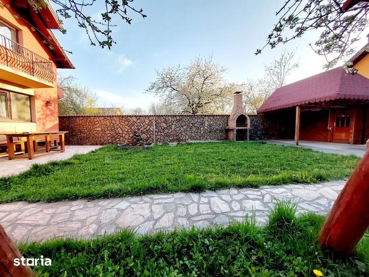 Casă cu 5 camere cu Teren 300 Mp în Bujoreni