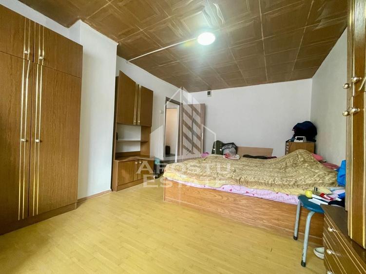 Apartament cu 3 camere decomandat, mobilat în Central