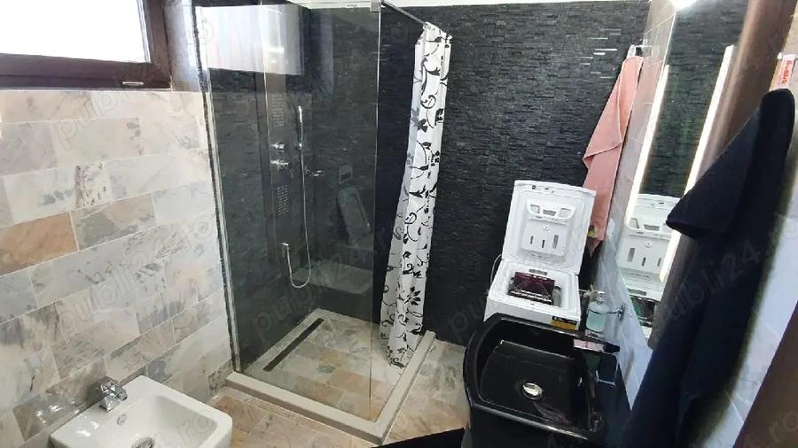 Casă cu Teren 4805 Mp în Est