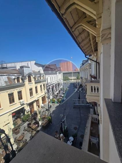 Apartament cu 6 camere semidecomandat în Central