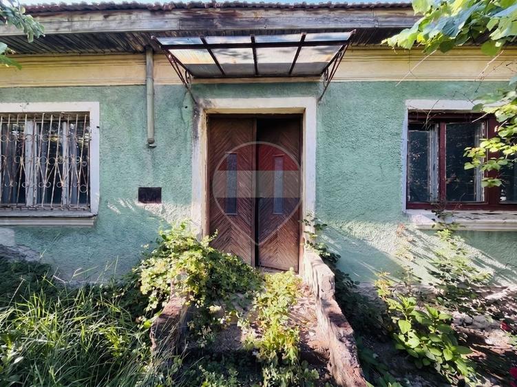 Casă individuală cu 2 camere cu Teren 495 Mp în Central