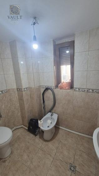 Apartament cu 5 camere semidecomandat în Moșilor