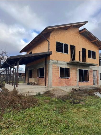 Casă cu 3 camere în Brebu