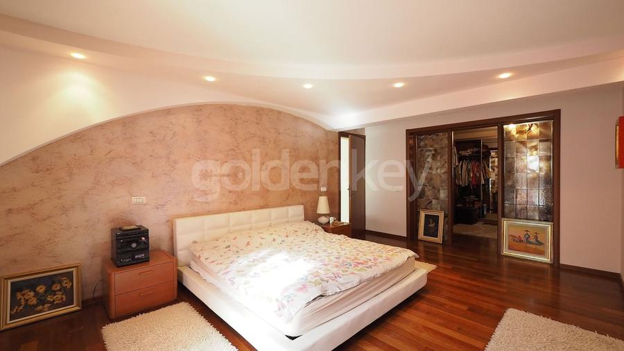 Vila cu 9 camere, 5 bai | D+P+1+M | 416mp teren - 9