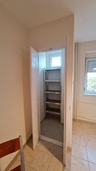 Apartament cu 3 camere semidecomandat, mobilat în Complex Studențesc