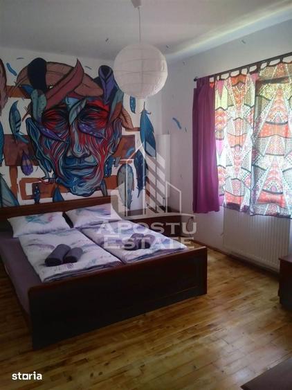 Casă cu 8 camere cu Teren 1226 Mp în Eșelnița