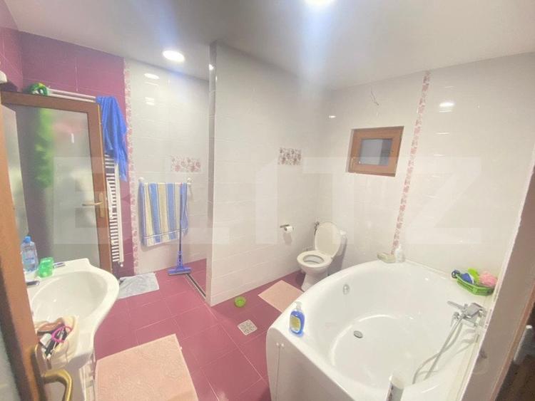 Casă individuală cu 12 camere cu Garaj în Florilor