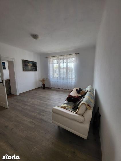 Casă cu 5 camere cu Canalizare în Câlnic
