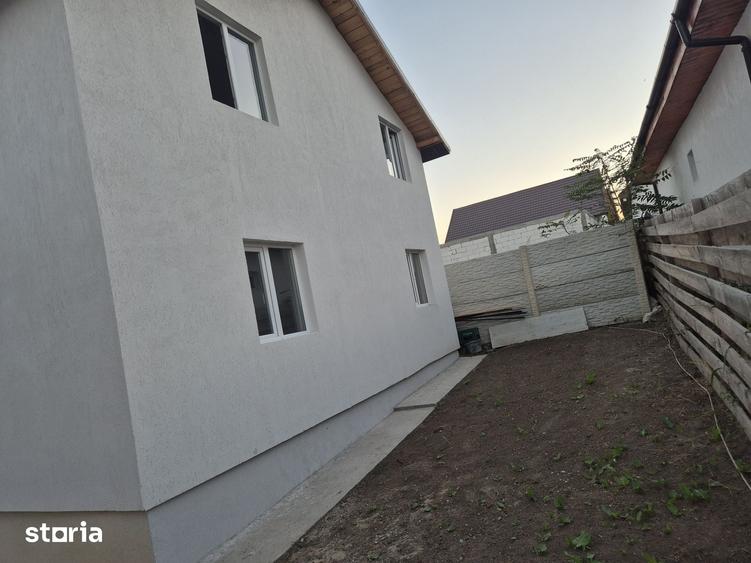 Casă cu 6 camere cu Teren 222 Mp în Lumina