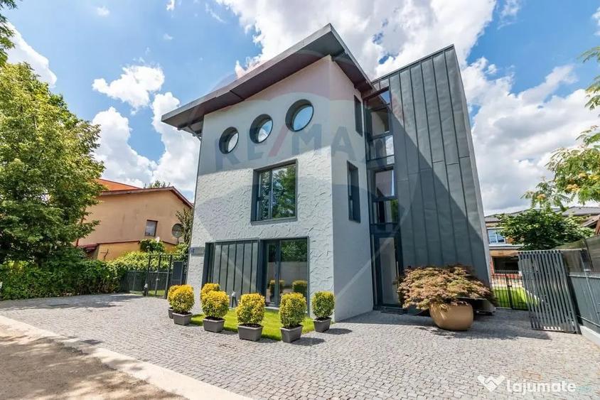 Casă cu 9 camere cu Teren 532 Mp în Băneasa