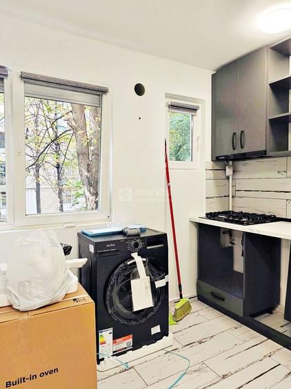 Apartament cu 3 camere nedecomandat, mobilat în Podu Roș