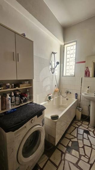 Apartament cu 3 camere semidecomandat în Central
