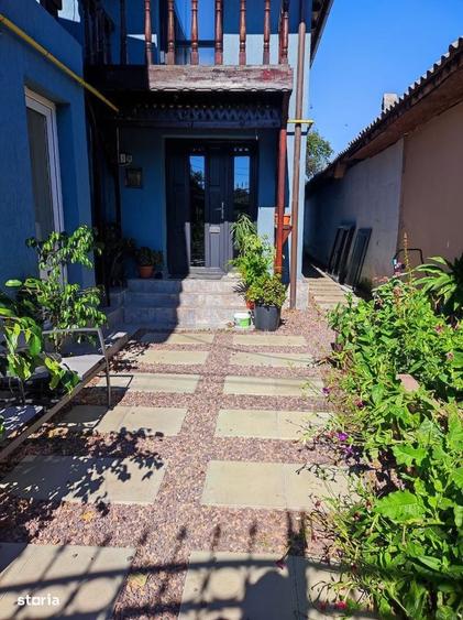 Casă cu 4 camere cu Teren 685 Mp în Central