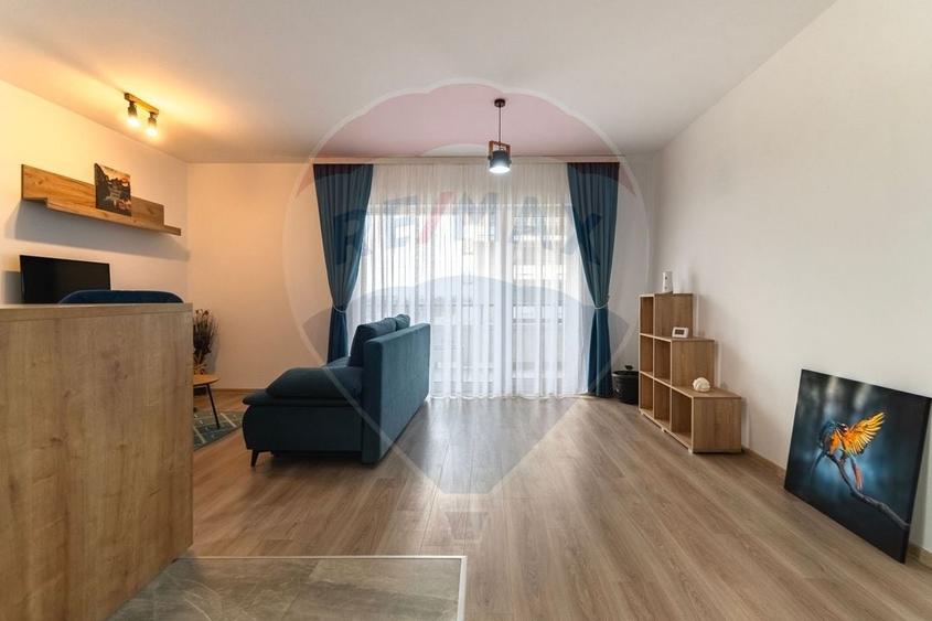 Apartament cu 2 camere semidecomandat, mobilat în Blumăna