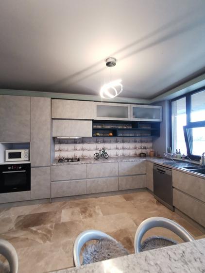 Apartament cu 3 camere decomandat, mobilat în Europa