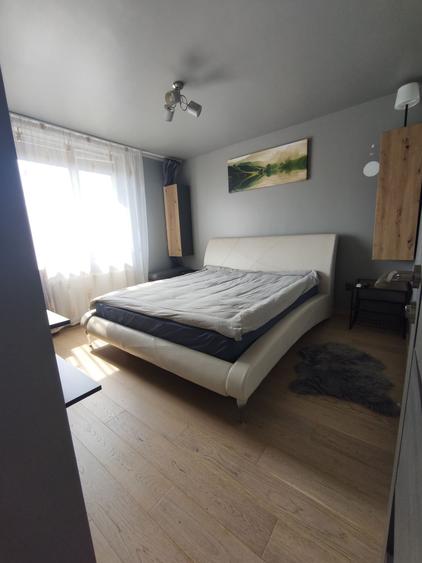 Apartament cu 2 camere decomandat în Tractorul