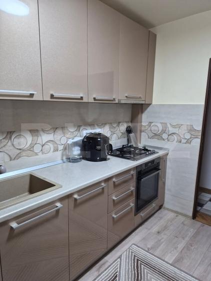 Apartament cu 3 camere decomandat, mobilat în Pandurilor