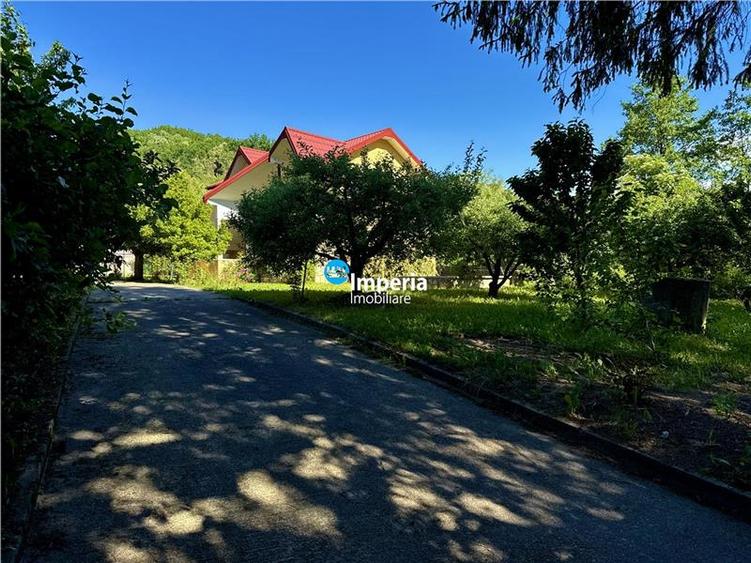 Casă cu 3 camere cu Teren 2553 Mp în Luncani
