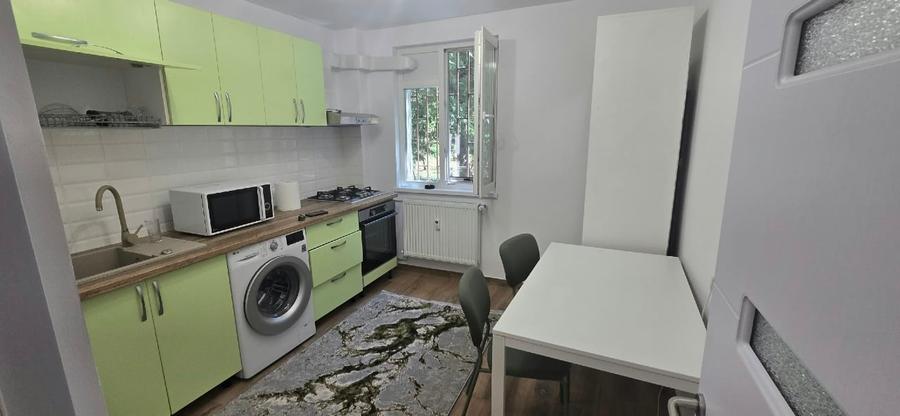 Apartament cu 2 camere decomandat, mobilat în Titan