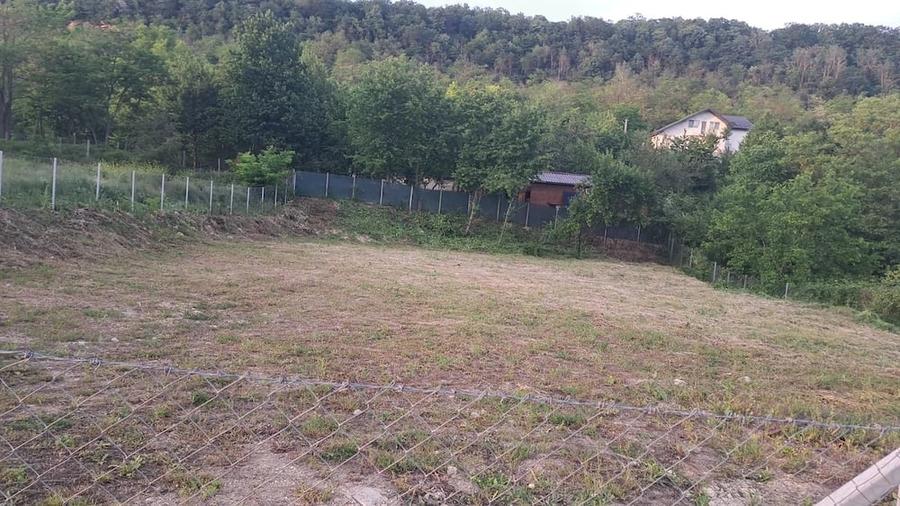 Teren de 1045 mp, în Pietrărie
