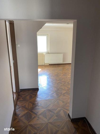 Apartament cu 3 camere decomandat în Micro 16