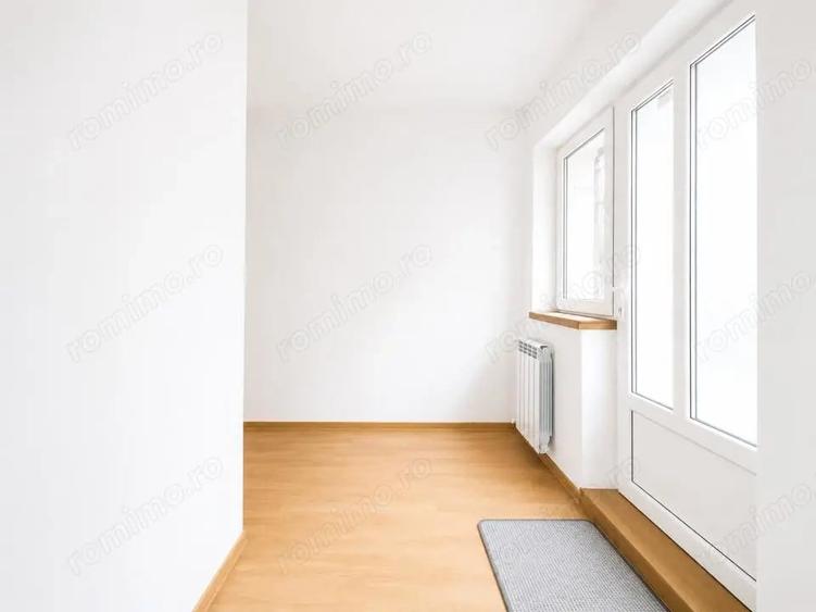 Apartament cu 3 camere semidecomandat în Mărăței