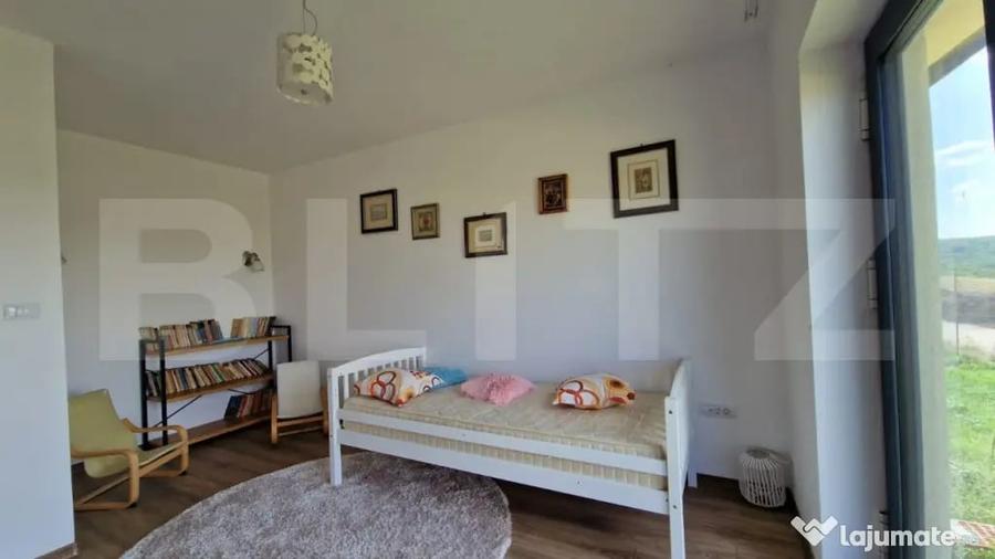 Casă cu 4 camere cu Teren 480 Mp în Cornești