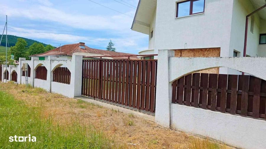 Casă cu 6 camere cu Teren 1601 Mp în Bunești