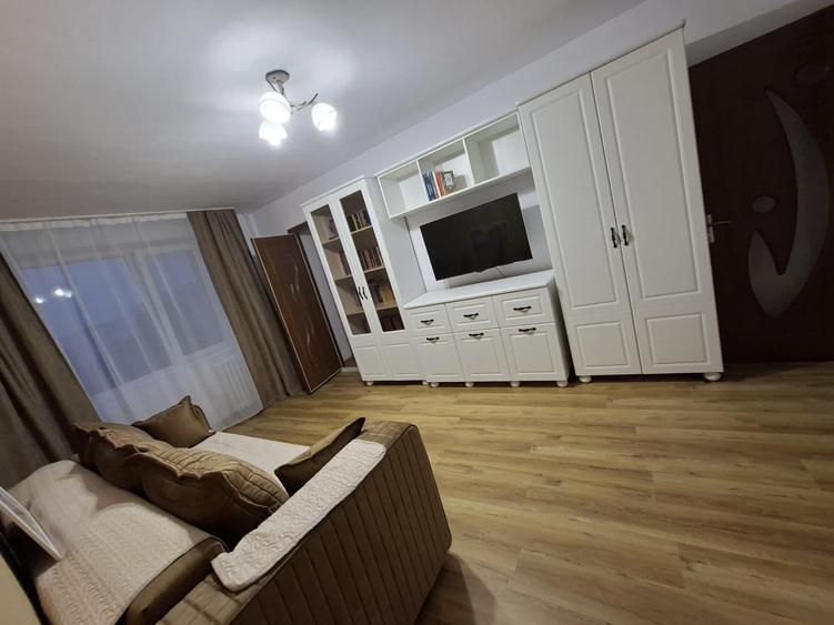 Apartament cu 4 camere decomandat în Titan