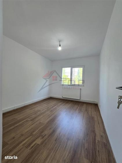 Apartament cu 4 camere decomandat în Dacia