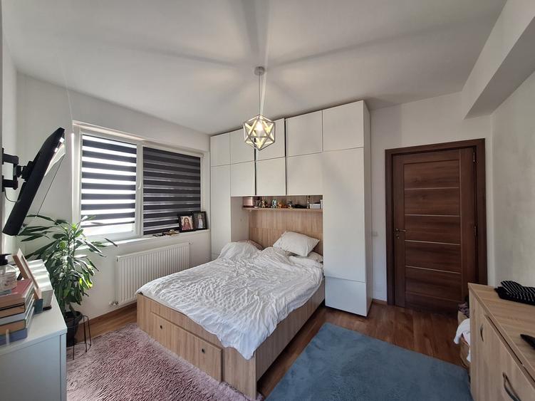 Apartament cu 3 camere semidecomandat, mobilat în Florești