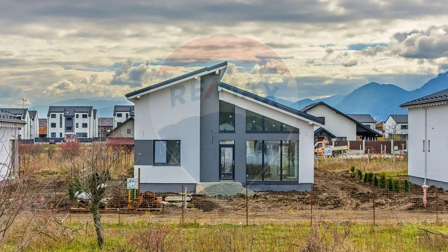 Casă individuală cu 5 camere cu Teren 800 Mp în Hărman