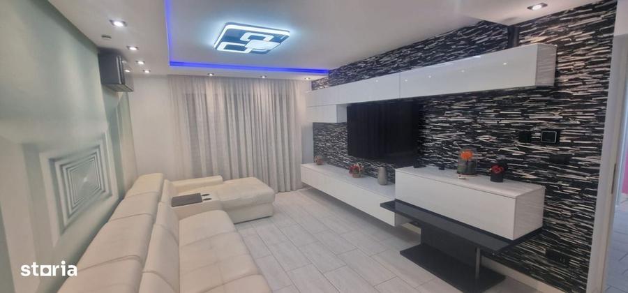 Apartament cu 4 camere decomandat în Central