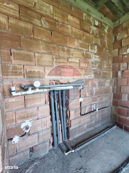 Casă cu 5 camere cu Teren 1912 Mp în Central